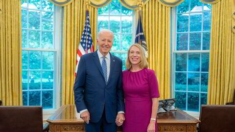 Onsdag denne uken sto Anniken Huitfeldt utenfor Det ovale kontor og ventet sammen med femten andre ambassadører på å få komme inn. Norge! sa president Biden og slo ut med hendene da hun kom inn.