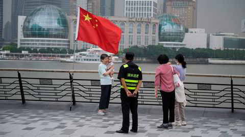 Internasjonale finansinstitusjoner har kuttet i de kinesiske vekstprognosene mot slutten av kvartalet. Kina forbereder seg på å feire nasjonaldag og høstfestival den neste uken. Her fra Bund i Shanghai.