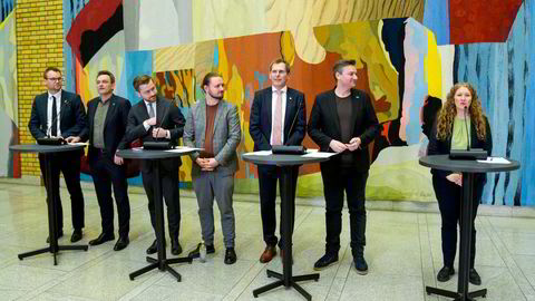 Tuva Moflag (Ap) innleder pressekonferansen på Stortinget etter at syv partier er blitt enige om blant annet å øke pensjonsalderen.