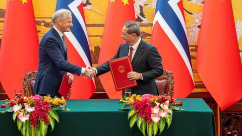 Statsminister Jonas Gahr Støres statsbesøk i Kina illustrerer den krevende balansegangen mellom risiko og muligheter som preger dagens samhandling med Kina, skriver forfatteren.