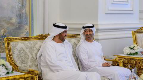 Regjeringen godkjente i år Abu Dhabis oppkjøp av en kvalifisert eierandel av morselskapet til norske GlobalConnect as, som er underlagt Sikkerhetsloven. Bildet viser de emiratiske politikerne Sheikh Hamdan bin Mohamed bin Zayed Al Nahyan og Sultan bin Ahmed Al Jaber.