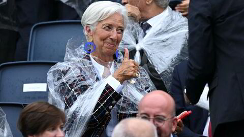 Europas sentralbanksjef Christine Lagarde kan glede seg over at inflasjonen i eurosonen har kommet ned fra de virkelig høye toppene, men hun er ikke i mål. Her fra åpningsseremonien i OL i hjemlandet Frankrike.