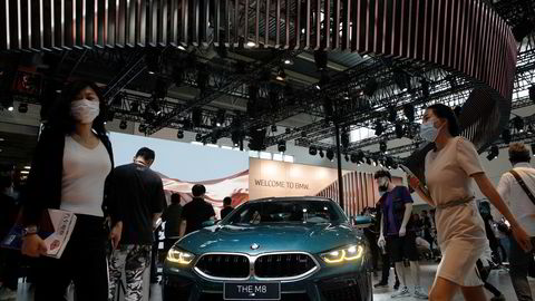 Den tyske bilprodusenten BMW har tatt kontroll over den kinesiske aktiviteten. En etterforskning viser at selskapets mangeårige partner har tapt milliardbeløp på ulovlige transaksjoner.