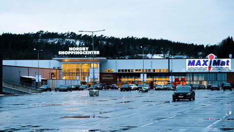 Det var glissent på kundeparkeringen ved Nordby shoppingsenter ved Svinesund i fjor. Slik er det ikke i år