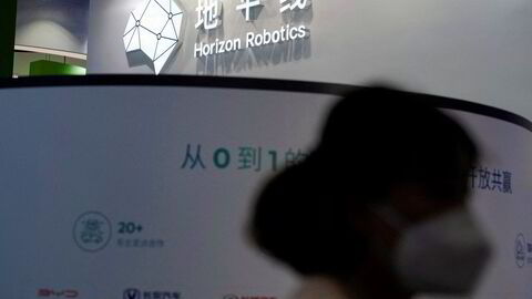 Horizon Robotics Inc. steg nesten 40 prosent på sin første handelsdag på Hongkong-børsen torsdag. Selskapet, som leverer teknologi til autonome biler, hentet inn 696 millioner dollar i børsnoteringen.