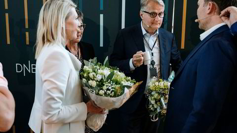 Kjerstin Braathen (til venstre) tok over som konsernsjef i DNB etter Rune Bjerke. Styreleder Olaug Svarva (bak Braathen) er fornøyd med hva konsernsjefene leverer, for det vanker bonus hvert eneste år.