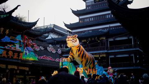 Kina gjør seg klar til å ønske tigeren velkommen. Deler av Kina vil være nedstengt neste uke, blant annet børsene i Shanghai og Shenzhen. Her fra Yu Garden i Shanghai.
