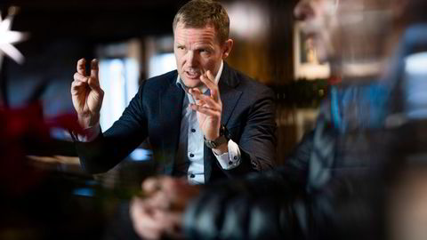 Roger Espeli mener nedstengningen i alle kommunene i Viken er både unødvendig og urettferdig. Til høyre investor og hotelleier Pål G. Gundersen.