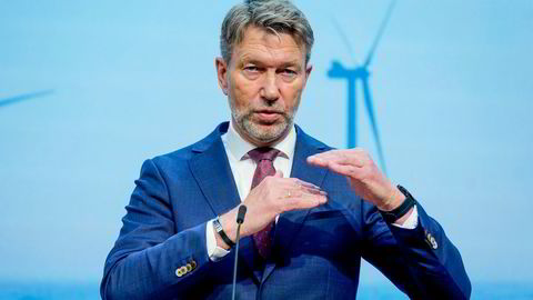 Olje- og energiminister Terje Aasland (Ap) under en av regjeringens mange pressekonferanser om havvind. Nå sier bransjen at han ikke har foreslått gode nok støtteordninger for den store satsingen som skal komme på norsk sokkel.