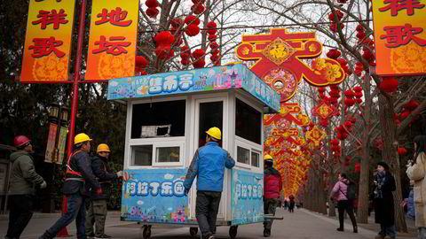 Kina forbereder seg på å ønske dragen velkommen i det nye året, som starter den 10. februar. her fra Ditan Park i Beijing.