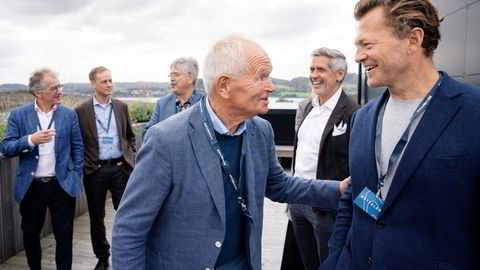 Her er milliardærene som tror kjernekraft er fremtiden. Investor Paul-Christian Rieber i GC Rieber (til venstre), Stig Hatteland, Jakob Hatteland, og Jonny Hesthammer i Norsk Kjernekraft. I forgrunnen Trond Mohn og Espen Nordhus (til høyre)