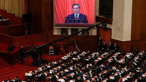 Kinas statsminister Li Qiang la frem arbeidsrapporten for 2023 under åpningen av Folkekongressen i Folkets store hall i Beijing tirsdag morgen. Vekstmålet for 2024 legges på «rundt fem prosent».