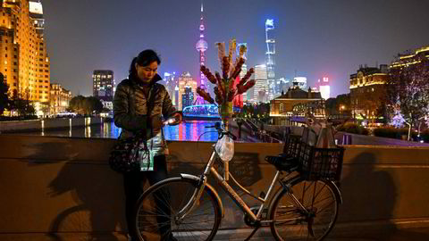Lysene fra skyskraperne har lagt seg over Huangpu-distrikter i Shanghai. Internasjonale investorer er blitt svært skeptiske til å investere i Kina. Det ventes å fortsette, ifølge en ny rapport fra IIF.