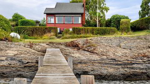 Eiendomsmegleren mener beliggenheten syv meter fra sjøen, optimale solforhold og egen brygge er del av forklaringen på hytta på Lindøya i Oslo ble kuppet til rekordsum.