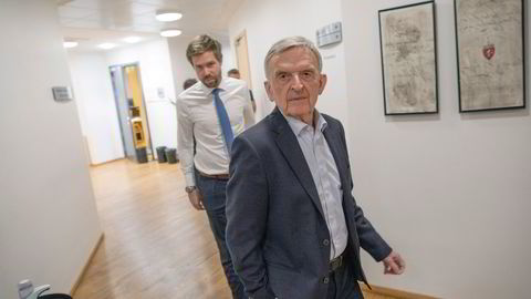 Investor Ivar Løge (83), her sammen med advokat Peter Hallsteinsen.