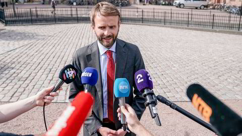 Næringsminister Jan Christian Vestre (Ap) møtte pressen etter strømstøtte-møtet med NHO og LO tirsdag på Statsministerens kontor.