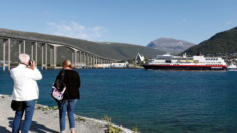 Sommeren 2024 i nord har sørget for rekordpågang på turistkontoret til Visit Tromsø. Omsetningen av aktiviteter har økt med 50 prosent siden i fjor. Foto: Rune Stoltz Bertinussen / NTB