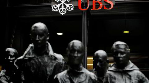 UBS og Credit Suisse kan slå seg sammen. Det melder Financial Times. Her fra UBSs London-kontor.