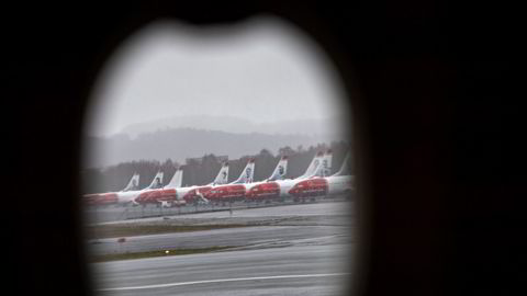 Det meste av Norwegians fly er fortsatt parkert, men denne uken starter pengejakten for alvor, og målet er en omstart i løpet av sommeren. Her fra Trondheim lufthavn i fjor vår.