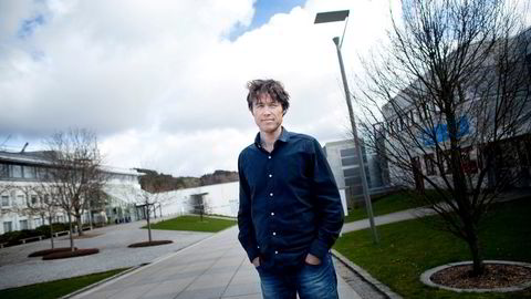 Ola Kvaløy er professor i økonomi ved Universitetet i Stavanger. Han er mer positiv til variable bonusutbetalinger enn høyere fastlønn som kompensasjon. Han advarte mot Jan Christian Vestres bonuskutt i allerede 2022.
