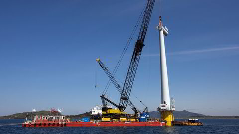 Den første flytende havvindturbinen i Norge kom på plass i 2009, skriver Jan Christian Vestre. «Her: Åmøyfjorden ved Stavanger hvor havvindmøllen blir montert», lyder billedteksten fra 2009.