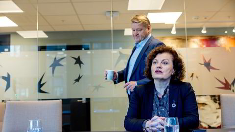 Administrerende direktør Helge S. Arnesen i Alfred Berg og sjef for den franske banken BNP Paribas' norske kontor, Claudine Smith, er denne uken «kontinuerlig i telefonen».
