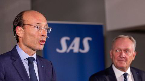 Det ble et nytt milliardunderskudd for SAS-sjef Anko van der Werff (fra venstre) i siste regnskapsår. Her med styreleder Carsten Dilling ved presentasjonen av nye eiere i Stockholm 3. oktober.