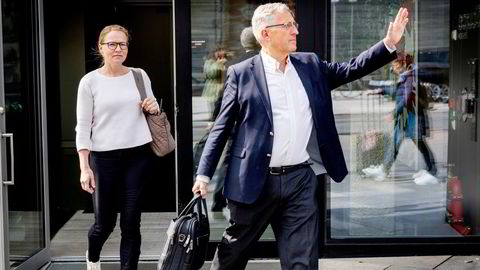 Elisabeth Bull Daae og hennes advokat Sigurd Knudtzon var på drøftelsesmøte fredag. Her er de etter møtet utenfor Wiersholms kontorer i Oslo.