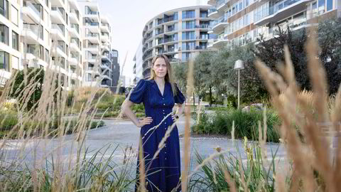 Leder Lise Lyngsnes Randeberg i Akademikerne reagerer på at Arbeids- og inkluderingsdepartementet sier at arbeidslivets parter rapporterer at den norske ordningen synes å fungere bra. Akademikerne har siden 2005 sagt klart ifra om at feriepengeordningen ikke fungerer, og kan stride med EØS-retten.