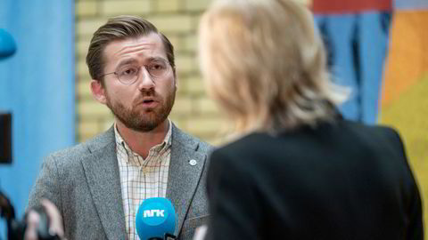 Venstres nestleder Sveinung Rotevatn foreslår at oljepengebruken begrenses til maksimalt en fjerdedel av statens utgifter.