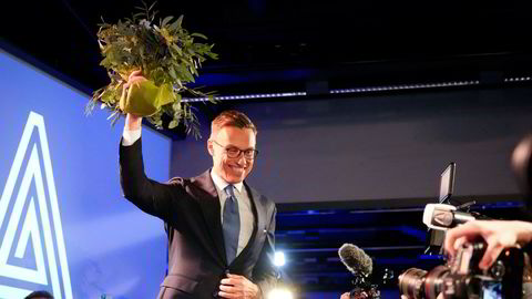 Alexander Stubb feirer etter valgseieren i Finland søndag.