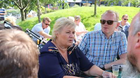 Den tidligere statsministeren Erna Solberg og Sindre Finnes under spiselig byfest i Stavanger i 2019.