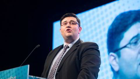 Mazyar Keshvari på talerstolen under Fremskrittspartiets landsmøte på Gardermoen i april 2018.
