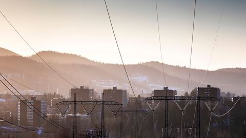 I et land som baserer seg på strøm til oppvarming er det begrenset hvor mye husholdningene bør presses til forbrukskutt på kort sikt, skriver Are Tomasgard.