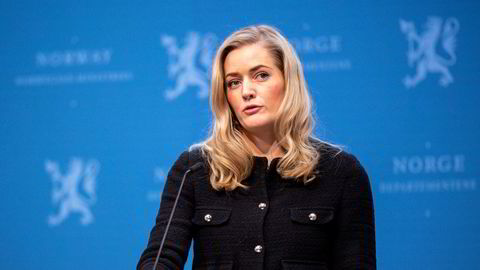 Justisdepartementet og justisminister Emilie Enger Mehl får kritikk for måten det følger opp digital sikkerhet. Dette kan få alvorlige konsekvenser for kritiske samfunnsfunksjoner og nasjonale sikkerhetsinteresser, konkluderer Riksrevisjonen.