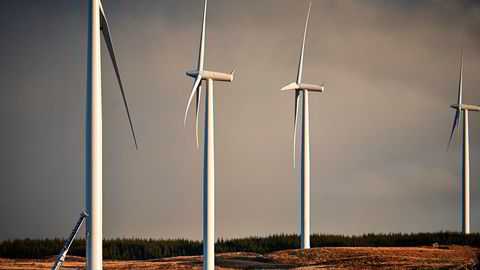 Sol- og vindkraft er den desidert billegaste energien i dag, og aktørane i bitcoin-gravinga søkjer seg dit, skriv Svein Ølnes. Bildet er fra vindmølleparken på Jæren i Rogaland.