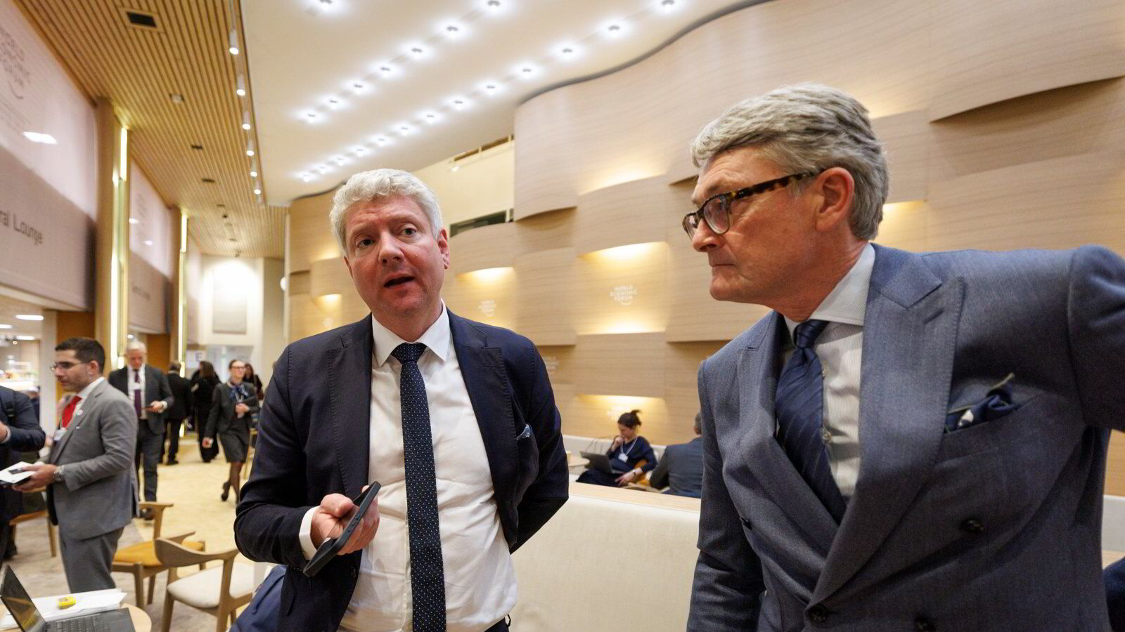 Aker og Telenor håper på dereguleringer i Europa: – Reell hodepine