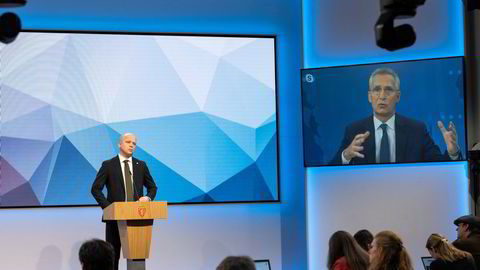 Ikke i Norge: Nato-sjef Jens Stoltenberg var med på videolink fra Brussel på fredagens pressekonferanse. Den tidligere statsministeren tar over som sentralbanksjef senere i år.