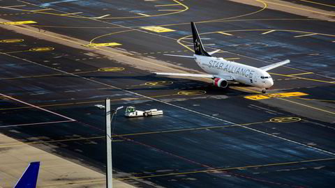 SAS varsler brudd med mangeårige partnere gjennom samarbeidet Star Alliance fra 31. august, men en godkjennelse i EU av nye eiere kan bli forsinket til etter det.