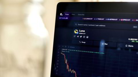 Luna, verdens sjette største kryptovaluta, kollapset i løpet av få dager nå nylig, i et forsøk på å berge den «stabile» kryptomynten terra, skriver Robert Næss.