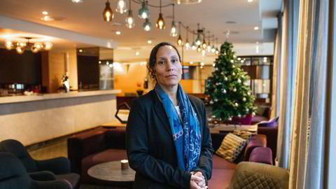 – Her på hotellet følger vi alle anbefalinger og retningslinjer og håper nå at det snart kommer på plass en god lønnsstøtteordning, sier Monica Fladvad Carivau, som er hotelldirektør på Scandic Solli.