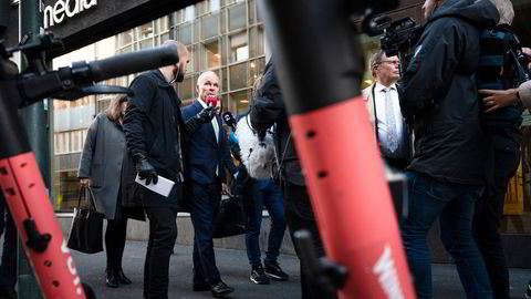 Finansminister Jan Tore Sanner øker avgiftene for ladbare hybrider.