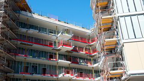 Produksjonsverdien for nye boligbygg var 139 milliarder kroner i toppåret 2017. Prognosen for i år er 77 milliarder kroner, skriver Nejra Macic.