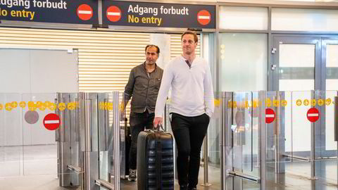 NRK-journalistene Halvor Ekeland og Lokman Ghorbani på Gardermoen onsdag morgen, etter hjemkomst fra Qatar der de ble arrestert i forbindelse med en reportasjereise.