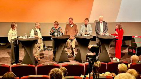 Charlie Hebdo-redaktør Gérard Biard i paneldebatt i Arendal torsdag (nummer to fra venstre).