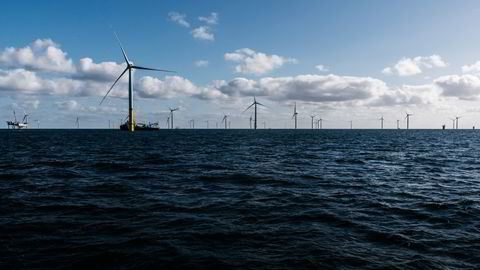 Batterinæringen bør får kjøpe billig kraft på lange kontrakter. Ambisjon bær være å bygge ut 150 GW havvind til norsk grønn industri, skriver Siemens' norgessjef Nils Klippenberg.