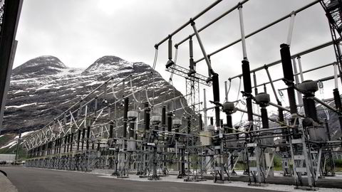 Teknologi som gir mer effektiv bruk av strømnettet, tas i bruk på de større overføringslinjene, men må også installeres på de mindre linjene, skriver Bjarne Tufte.