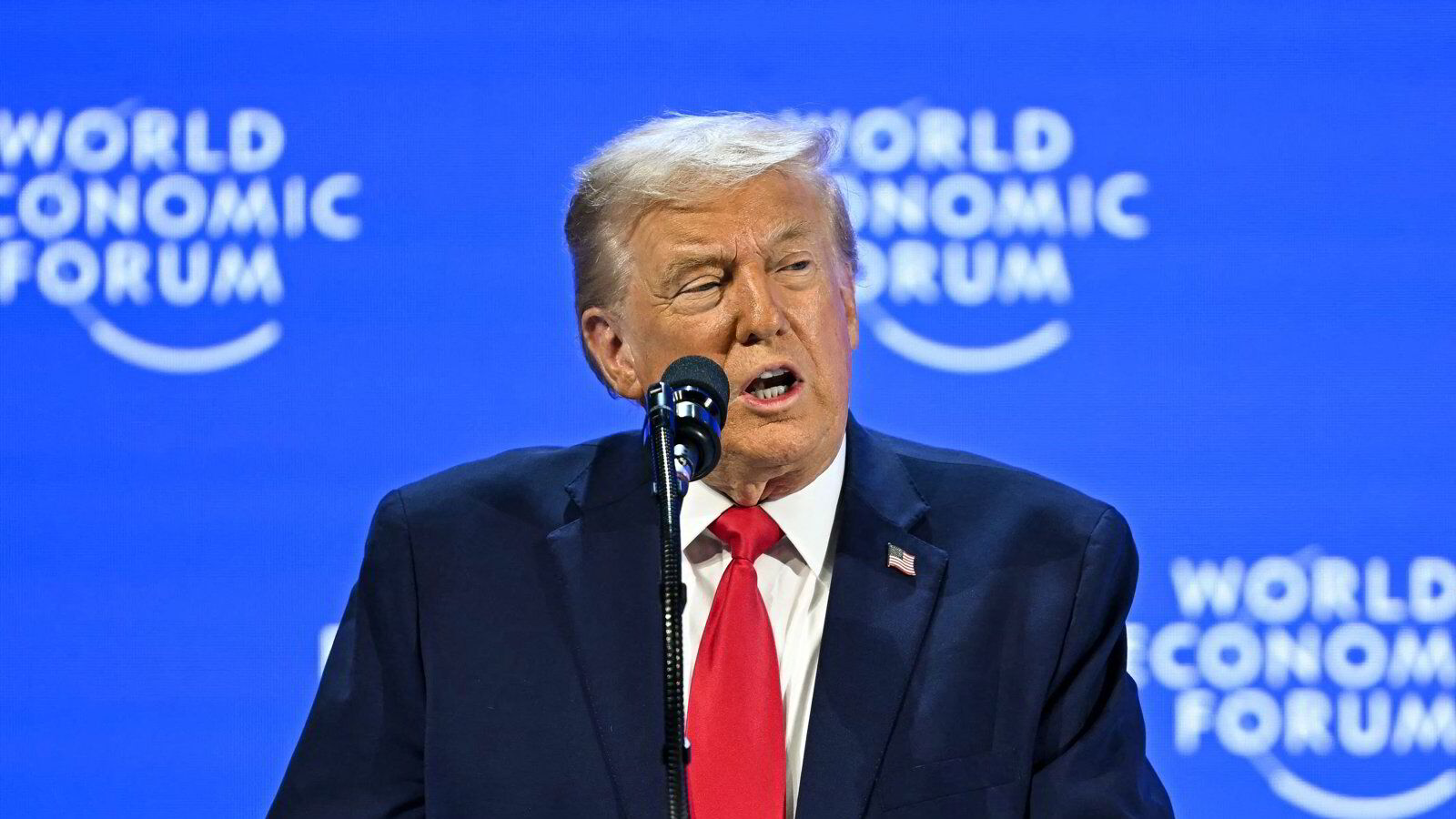 Donald Trump til verden fra Davos: – USA er verdens økonomiske lokomotiv, og dere løftes med oss