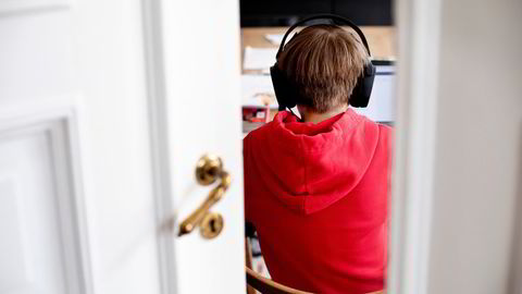 Ti minutter til middag? Mor trykker på en knapp og en kapsel dukker opp i spillet. Kom deg inn i kapselen i løpet av fem minutter og du kan spille videre etter middag. Alternativet er «game over», skriver Tobias Dahl.