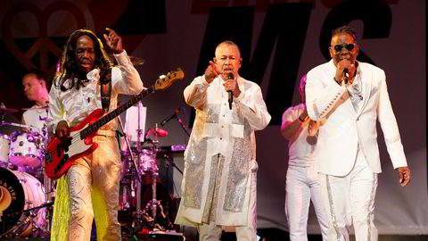 Når mange velger gladlåten «September» med Earth, Wind and Fire på Spotify, er det gode vibber på børsene dagen etter, viser statistikken. Syttitallsstorhetene her avbildet i juni i fjor.